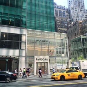 Магазин Pandora на Астор-Плейс на Манхэттене