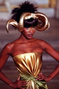 Наоми Кэмпбелл на показе коллекции Givenchy весна-лето 1997